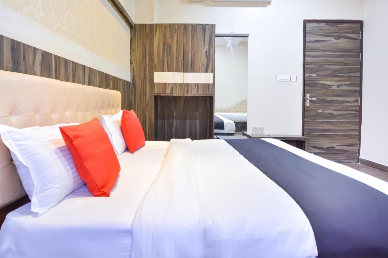 Capital O Moments Inn Амритсар Экстерьер фото
