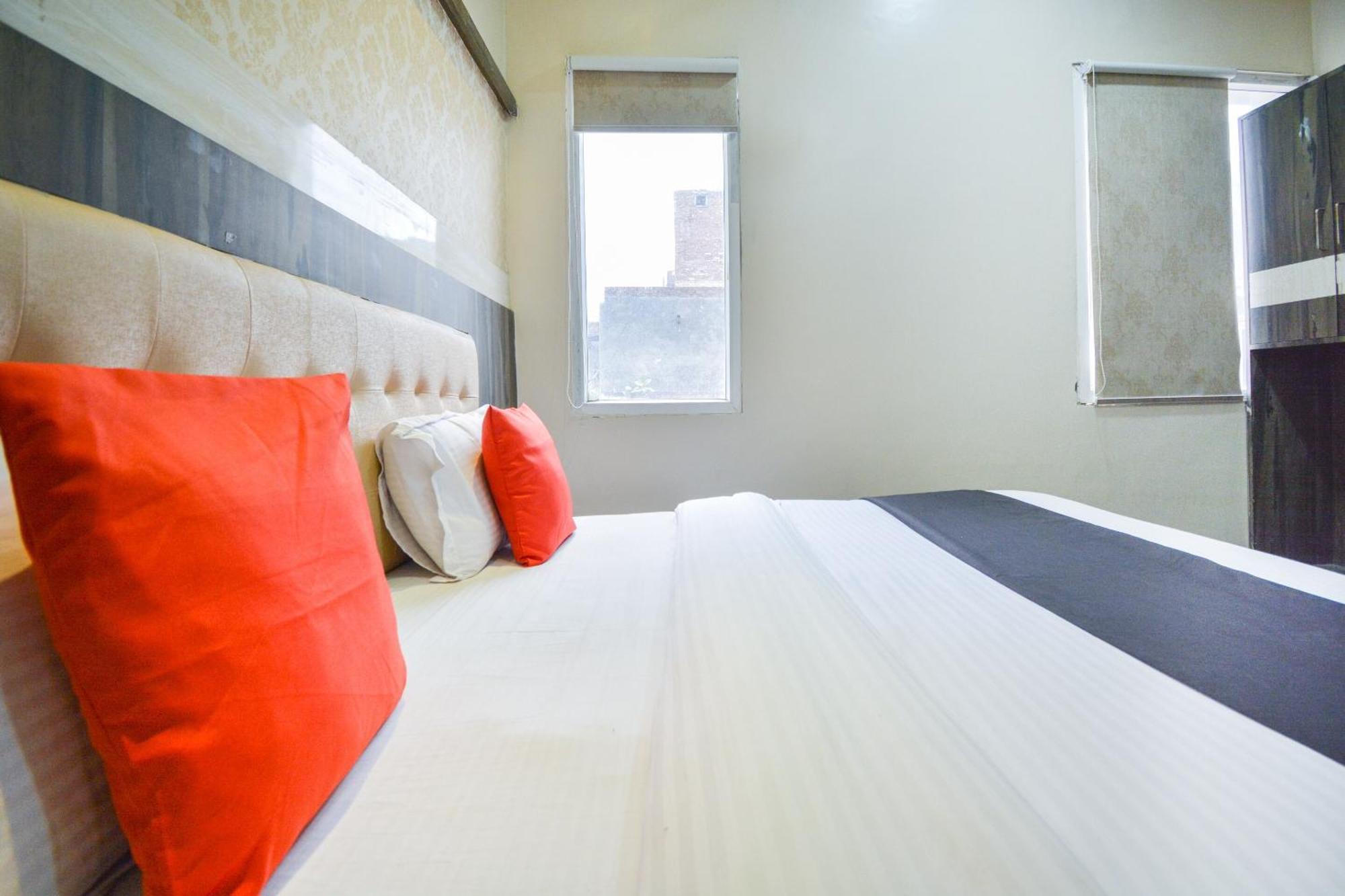 Capital O Moments Inn Амритсар Экстерьер фото