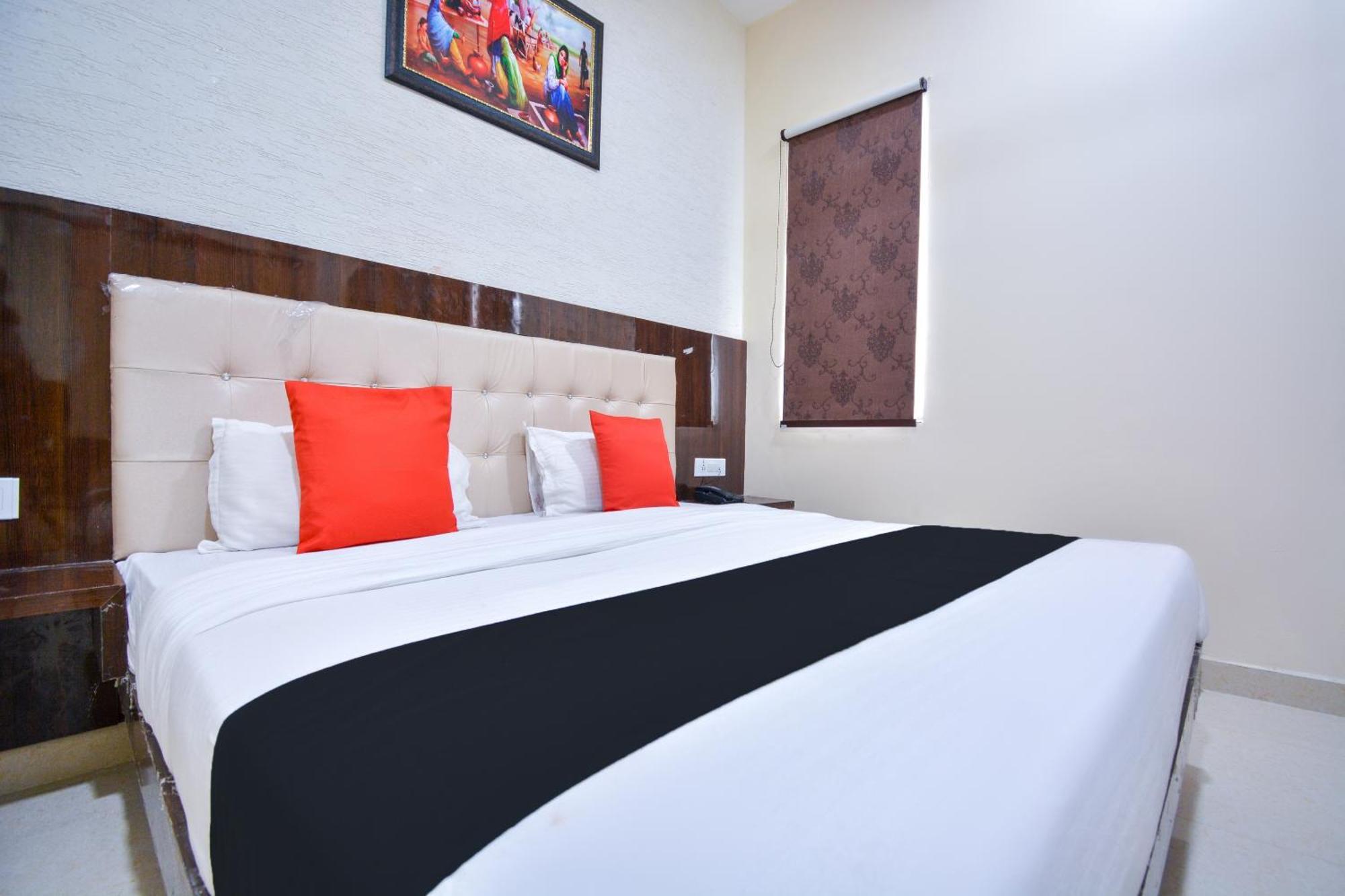Capital O Moments Inn Амритсар Экстерьер фото