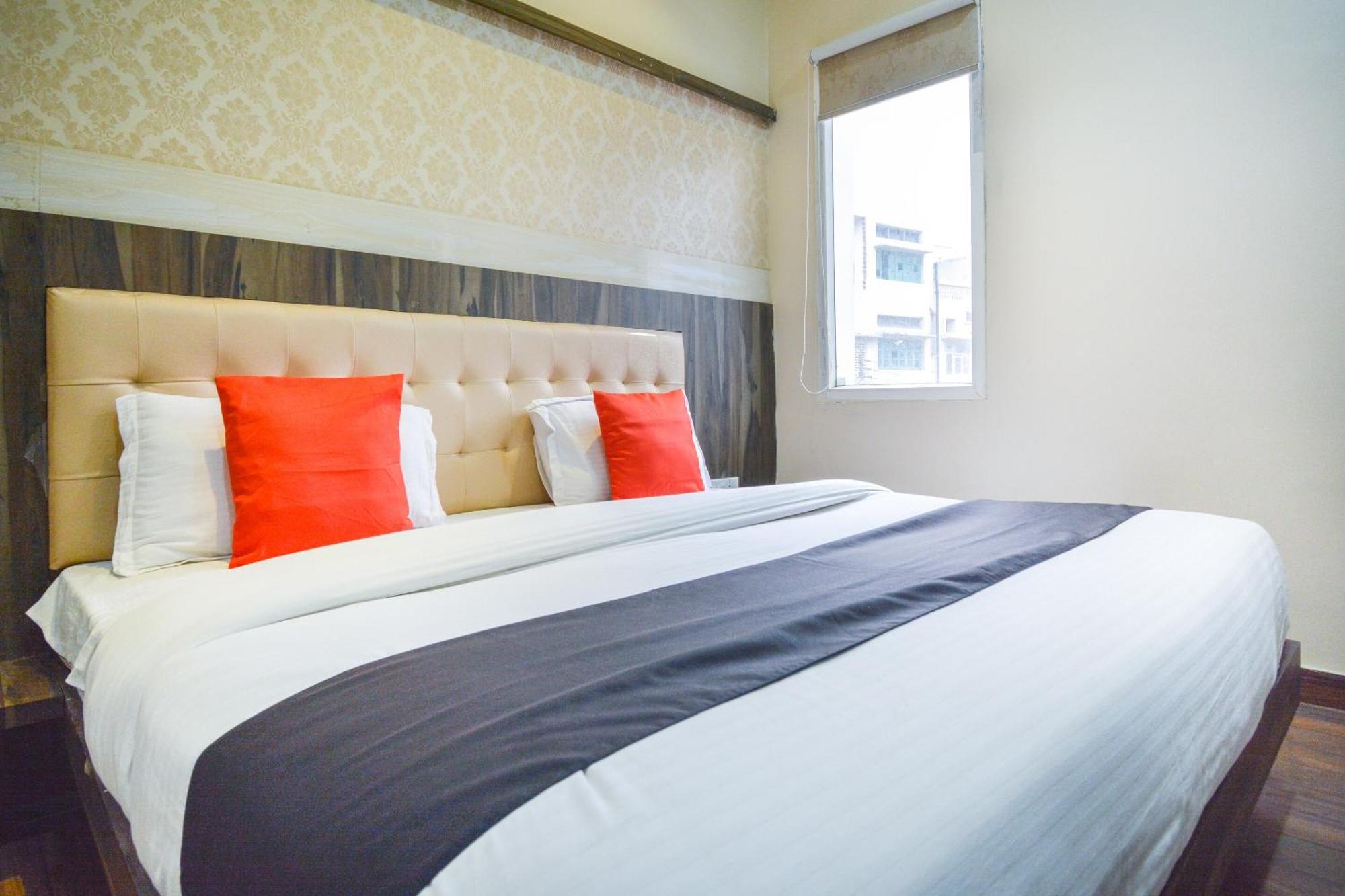 Capital O Moments Inn Амритсар Экстерьер фото