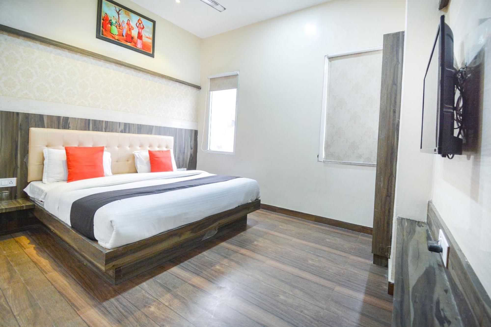 Capital O Moments Inn Амритсар Экстерьер фото