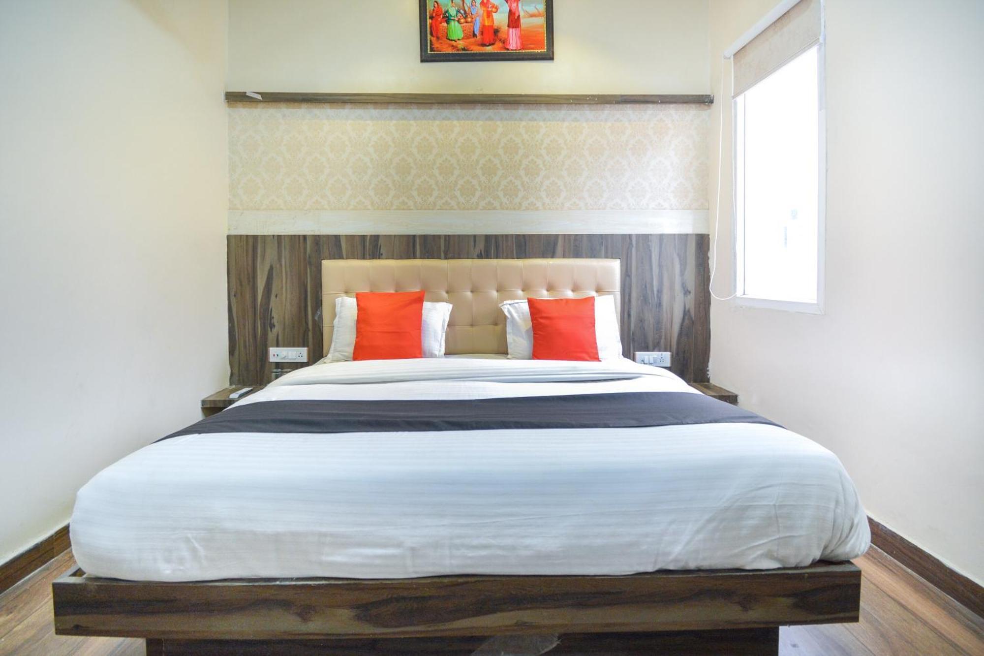 Capital O Moments Inn Амритсар Экстерьер фото